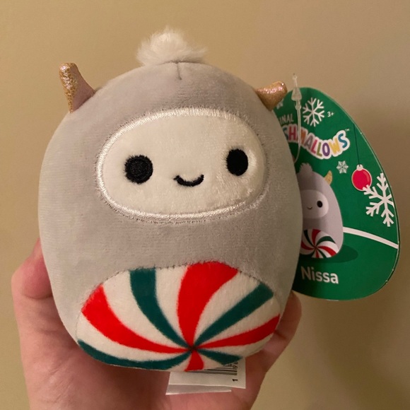 NWT 4” Nissa the Peppermint Yeti Squishmallows - Picture 5 of 5